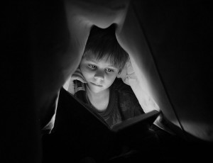 boy-reading-in-bed